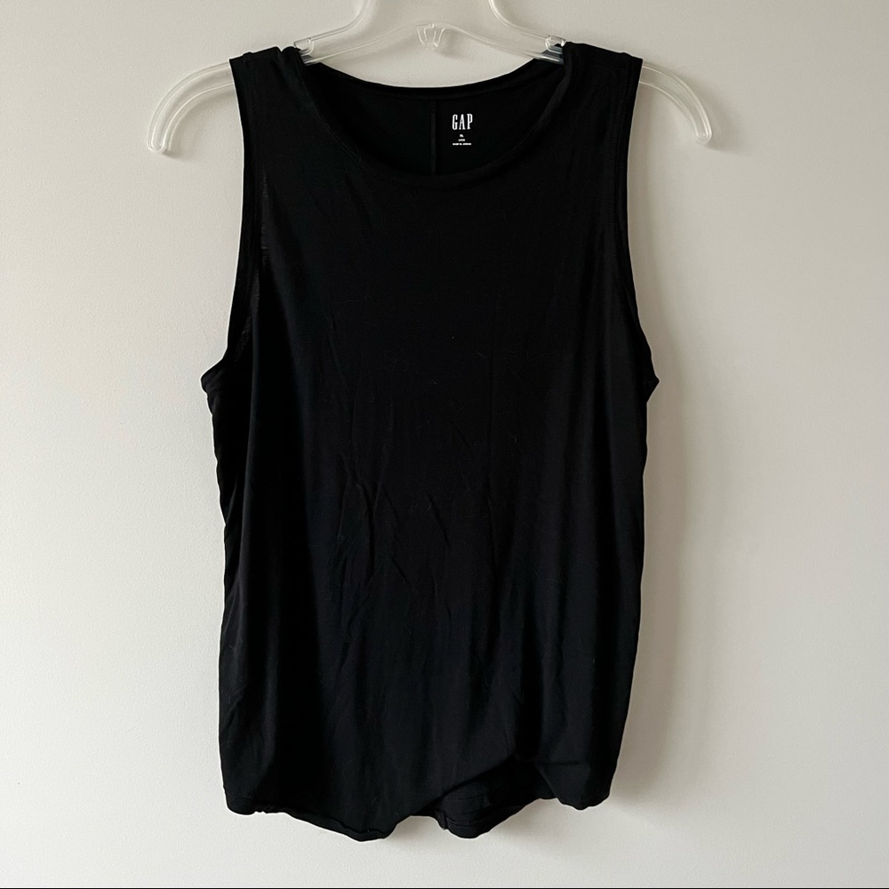 Gap black crew neck tank top